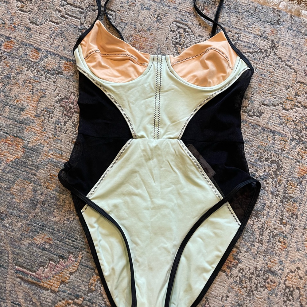 KORESWIM one piece